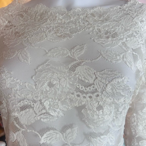 JOSIE NATORI
Imagine Allover
Lace Top Color: Warm White size M/L 
Good condition - Picture 10 of 13